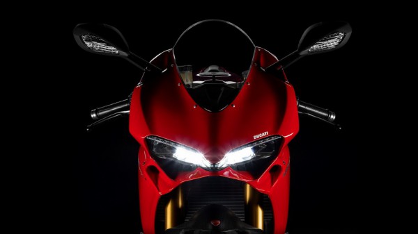 SBK-1299-Panigale-S_2015_Studio_R_A02_1920x1080.mediagallery_output_image_[1920x1080]