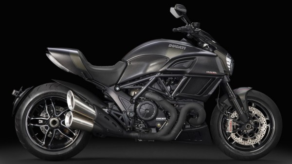 Diavel-Carbon_2016_Studio_C01_1920x1080.mediagallery_output_image_[1920x1080]