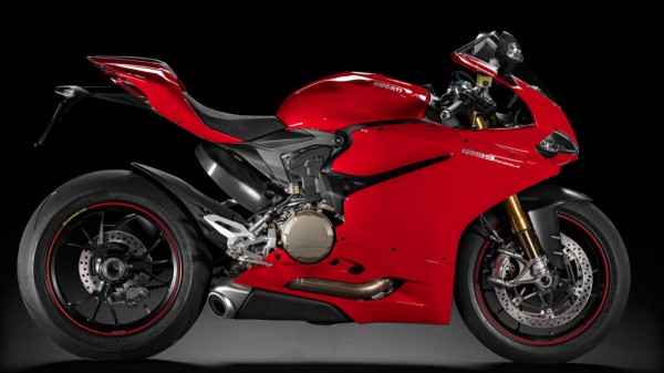 SBK-1299-Panigale-S_2015_Studio_R_C01_1920x1080.mediagallery_output_image_[1920x1080]