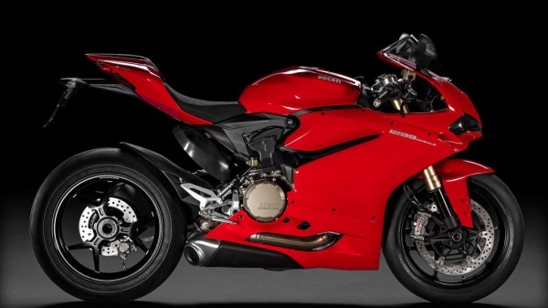 SBK-1299-Panigale_2015_Studio_R_C01_1920x1080.mediagallery_output_image_[1920x1080]